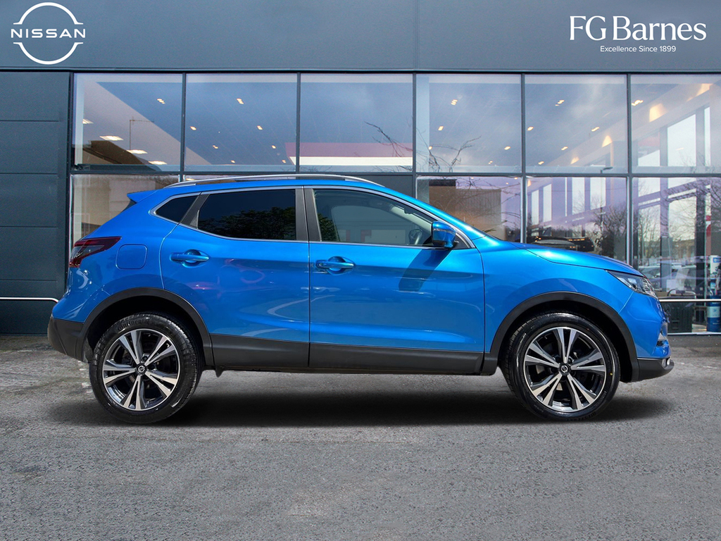 Compare Nissan Qashqai 1.3 Dig-t 160 157 N-connecta Dct Glass Roof FX70XNG Blue