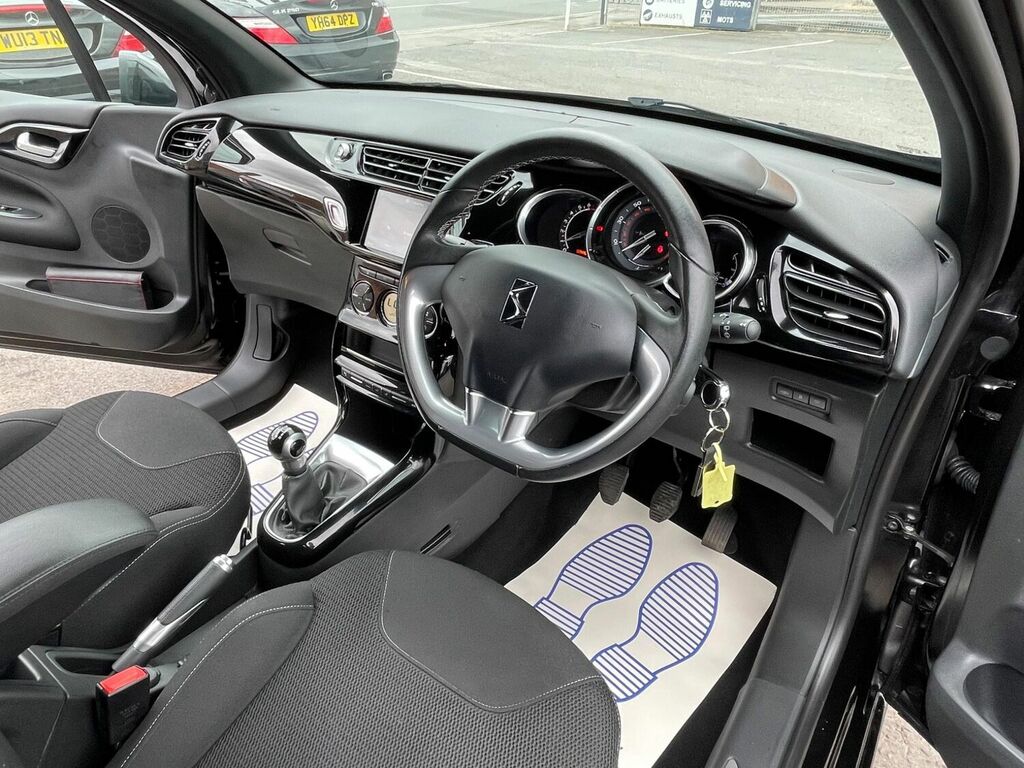 Compare DS DS 3 Hatchback 1.2 Puretech Connected Chic Euro 6 Ss YF67WFK Black