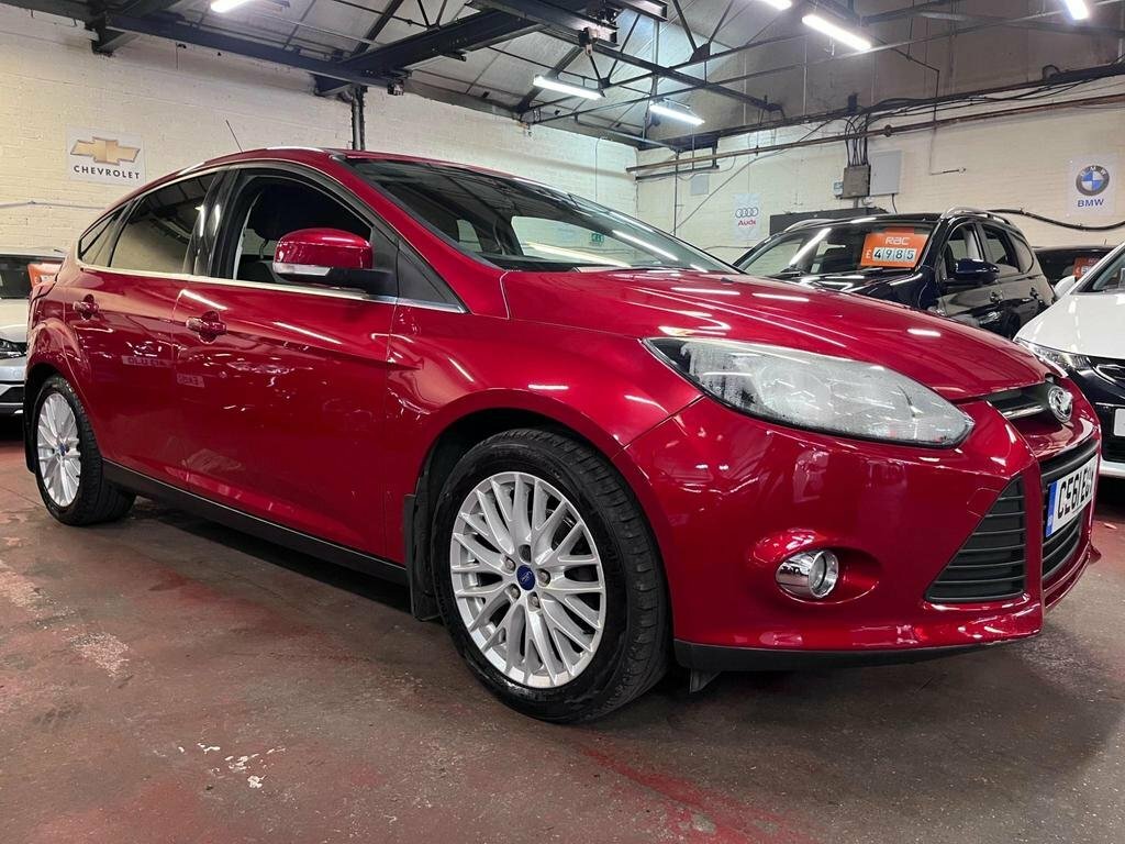 Compare Ford Focus 1.6 Zetec CE61EOY Red
