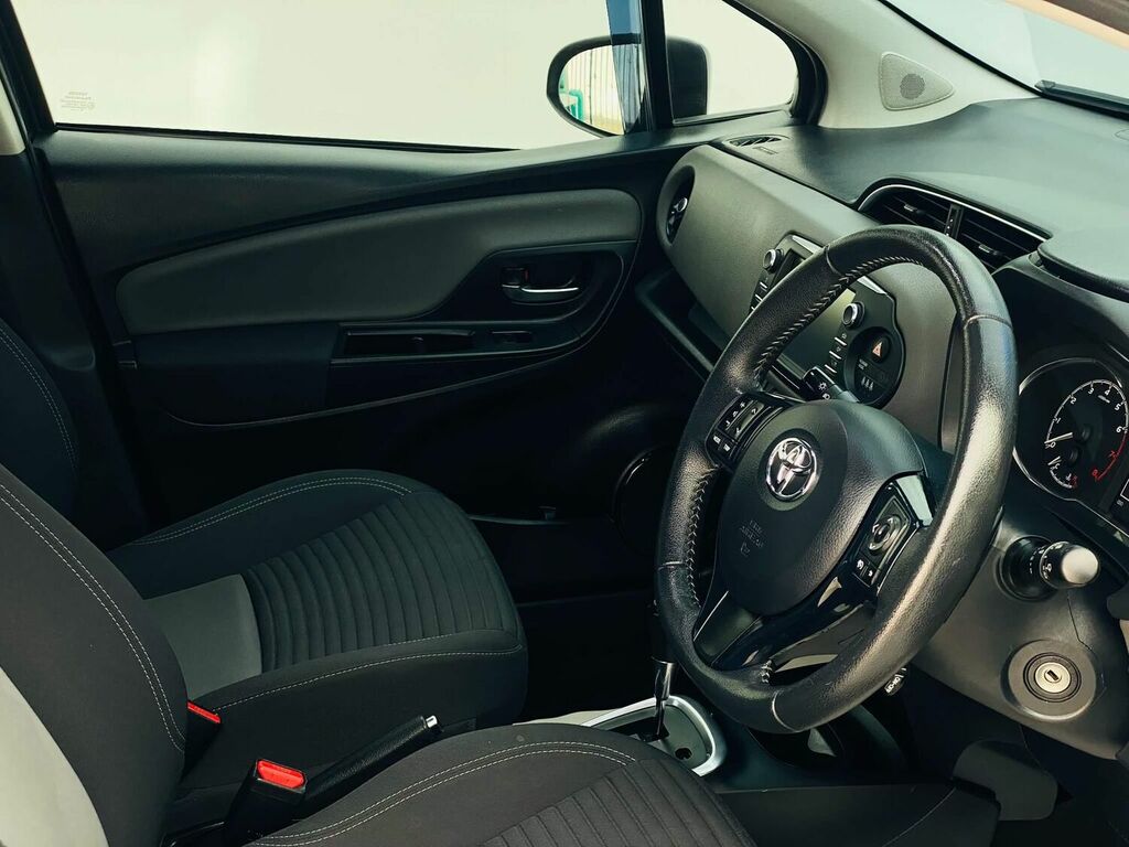 Compare Toyota Yaris Hatchback OW68VUG Grey