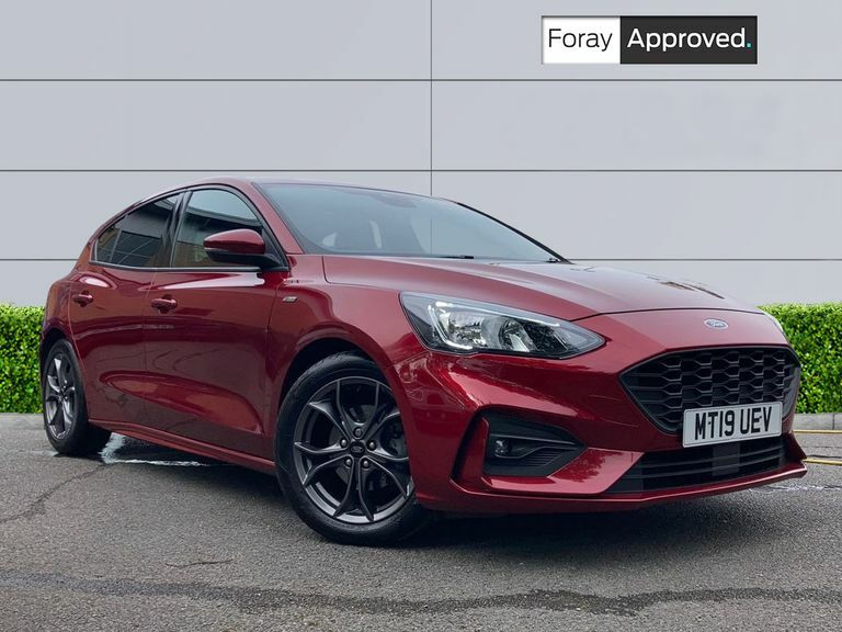 Compare Ford Focus 1.0 Ecoboost 125 St-line MT19UEV Red