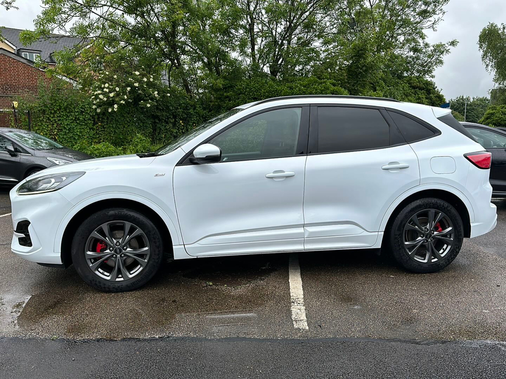 Compare Ford Kuga St-line Edition 1.5 150Ps 2Wd EJ21LCK White