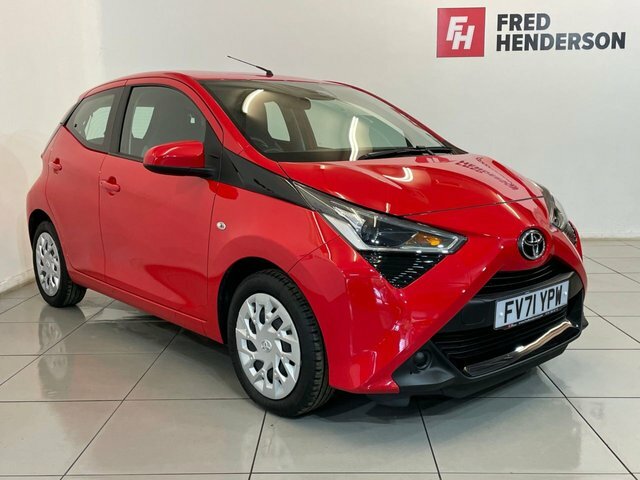 Compare Toyota Aygo Vvt-i X-play Tss FY71YPW Red