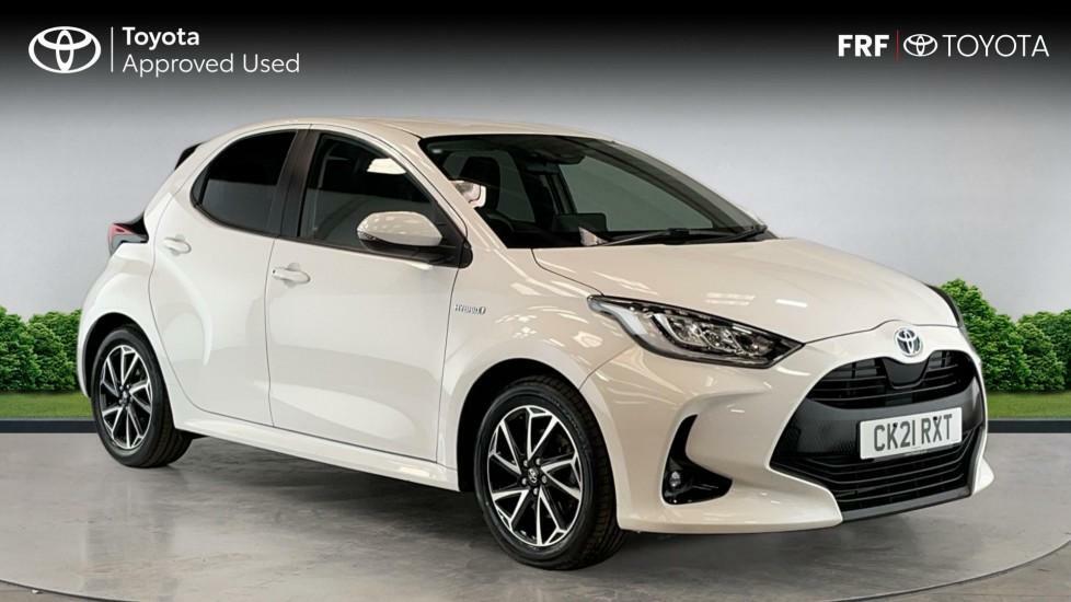 Compare Toyota Yaris 1.5 Vvt-h Design E-cvt Euro 6 Ss CK21RXT White
