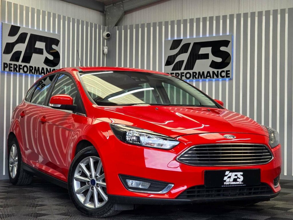 Compare Ford Focus 2016 66 1.0T GO51ATS Red