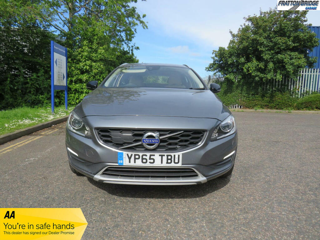 Compare Volvo V60 Cross Country Estate 2.4 Cross Country Lux Nav D4 Awd F.s.h Must YP65TBU Grey