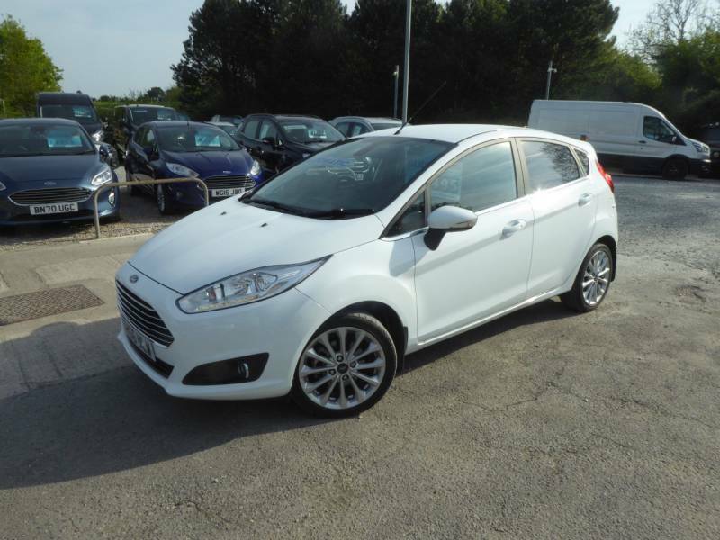Compare Ford Fiesta 1.0 Ecoboost Titanium X Navigation 100 Ps DX66ULW White