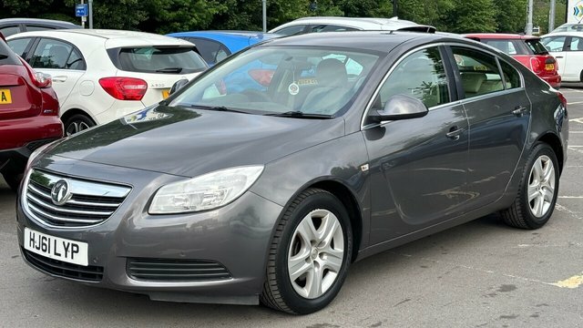 Compare Vauxhall Insignia 2.0L Exclusiv Cdti 157 Bhp HJ61LYP Grey