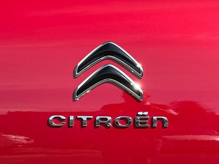Compare Citroen C3 Aircross 1.2 Puretech Shine Euro 6 Ss GY22HEV Red