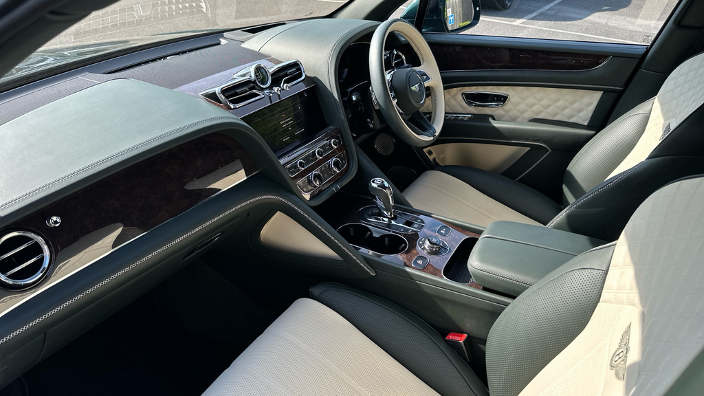 Compare Bentley Bentayga Mulliner Driving Spec Hybrid GN72WML Green