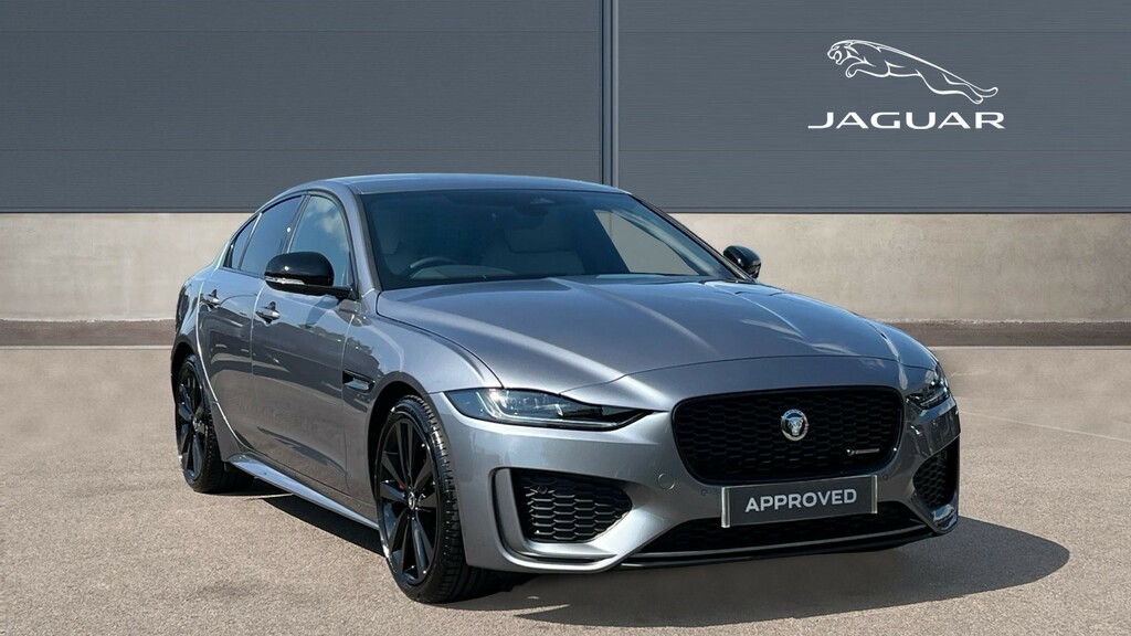 Compare Jaguar XE R-dynamic Se Black LM24BMZ Grey