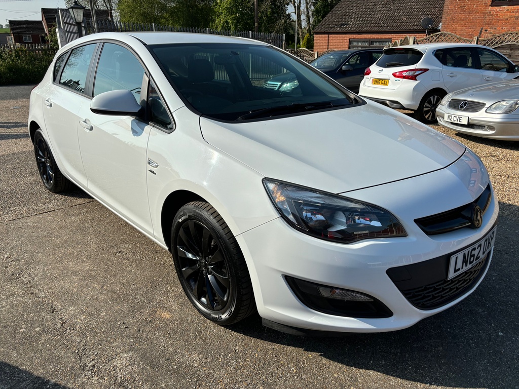 Compare Vauxhall Astra Active LN62OXP White