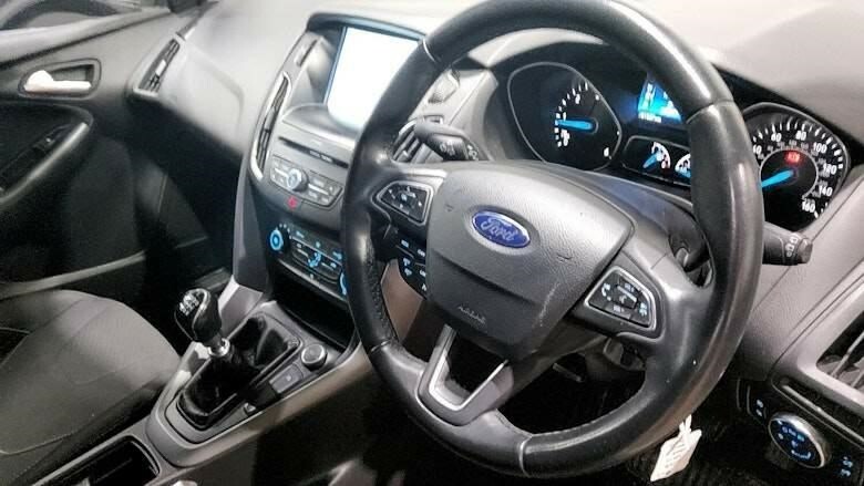 Compare Ford Focus 1.5 Tdci Zetec Edition Euro 6 Ss LN18VKU Silver