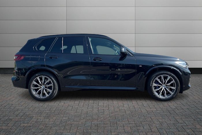 Compare BMW X5 3.0 30D Mht M Sport Suv Hybrid Xdr EJ71FAM Black