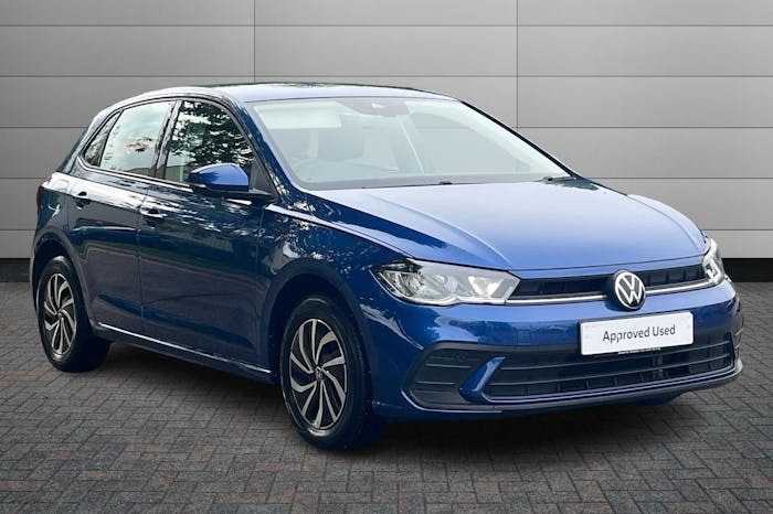 Compare Volkswagen Polo 1.0 Tsi Life Hatchback Dsg 95 Ps GF22MFA Blue