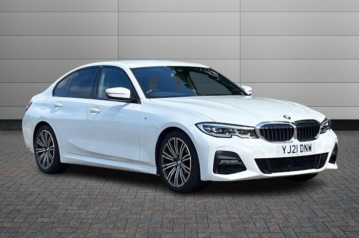 Compare BMW 3 Series 2.0 318I M Sport Saloon 156 Ps YJ21DNW White