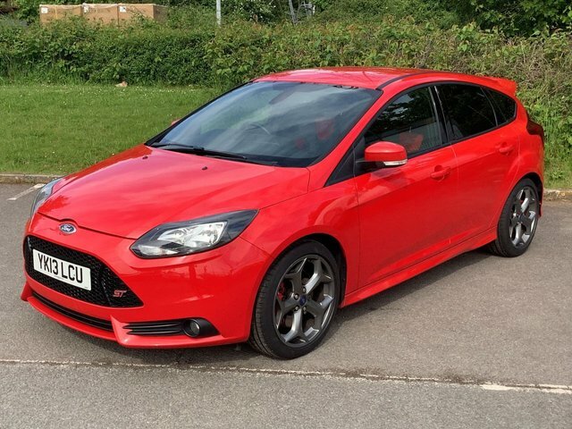 Compare Ford Focus 2.0 St-2 247 Bhp YK13LCU Red