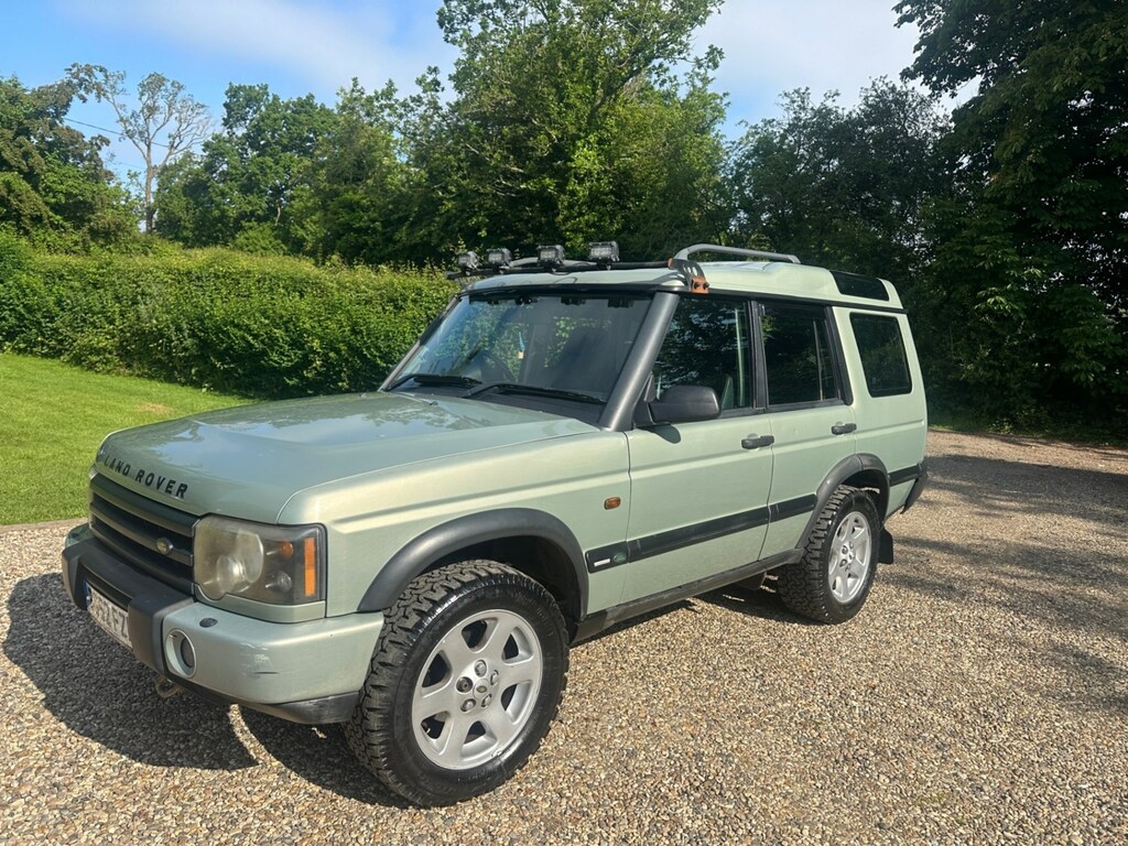 Compare Land Rover Discovery 2.5 Td5 Es 7 Seat BG52FZH Green
