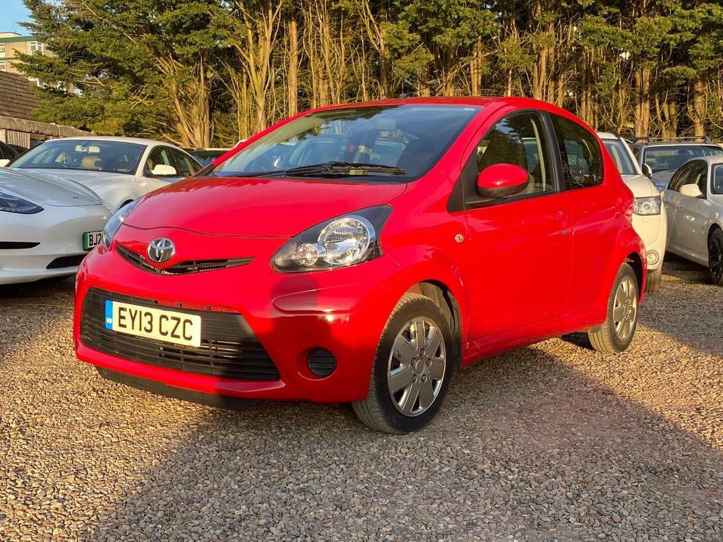 Compare Toyota Aygo 1.0 Vvt-i Multimode Euro 5 EY13CZC Red