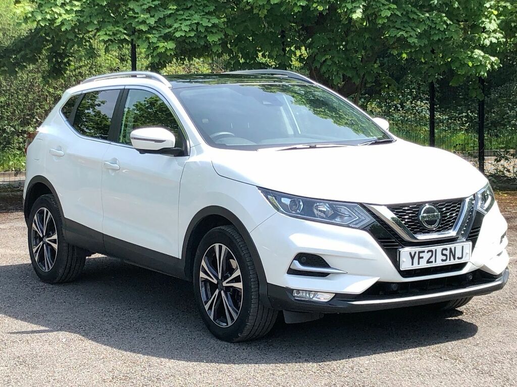 Compare Nissan Qashqai 1.3 Dig-t 160 157 N-connecta Dct Glass Roof YF21SNJ White