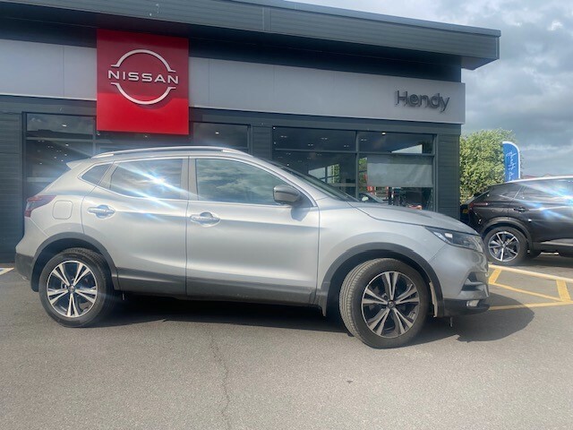 Compare Nissan Qashqai 1.3 Dig-t N-connecta Glass Roof Pack FB21YJC Silver