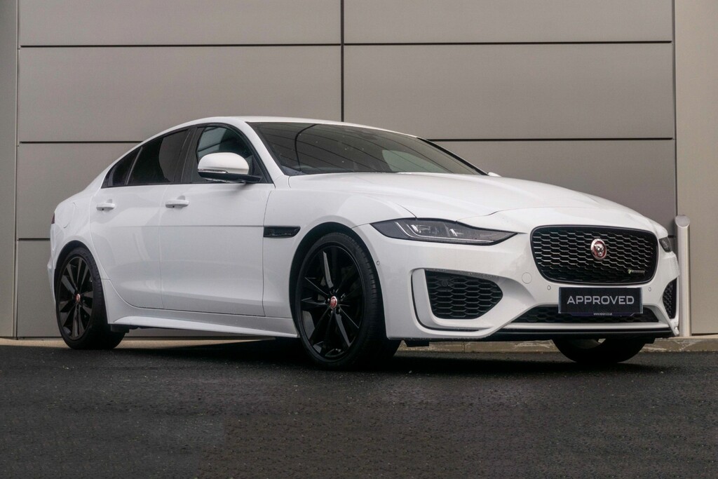 Compare Jaguar XE 2.0 R-dynamic Se HY69CYK White