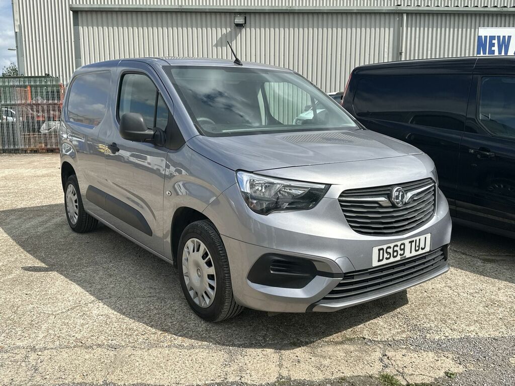 Compare Vauxhall Combo 2300 1.5 Turbo D 100Ps H1 Sportive Van DS69TUJ Grey