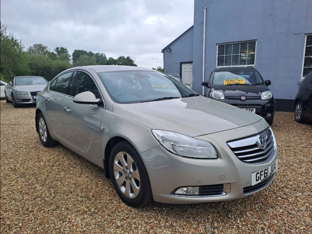 Compare Vauxhall Insignia 1.4T Se Hatchback Euro 5 Ss GF61JUX Silver