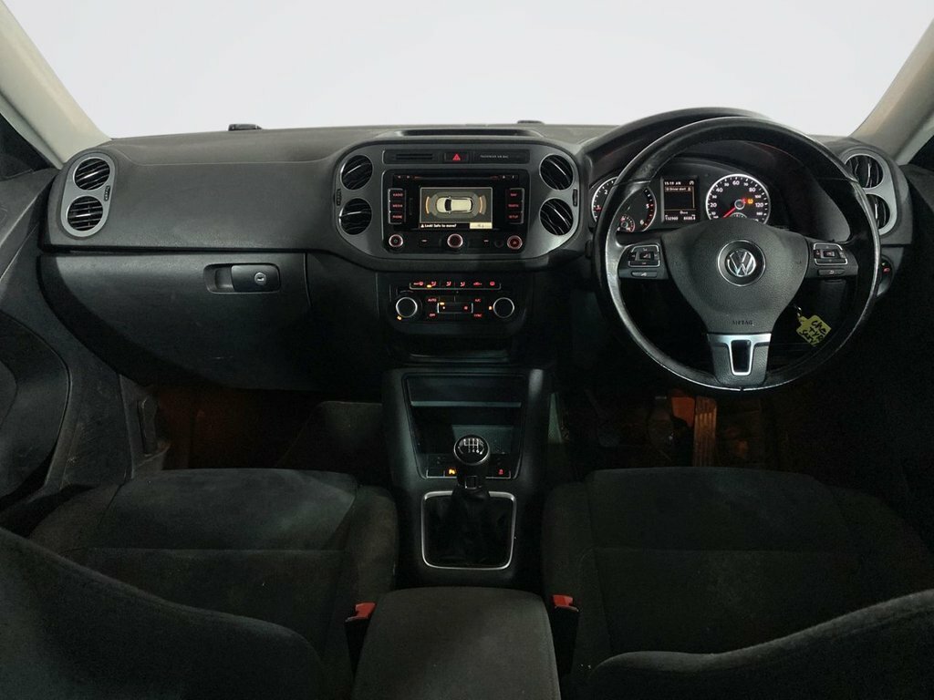 Compare Volkswagen Tiguan 2.0 Match Tdi Bluemotion Technology 4Motion 139 OE15VPF Grey