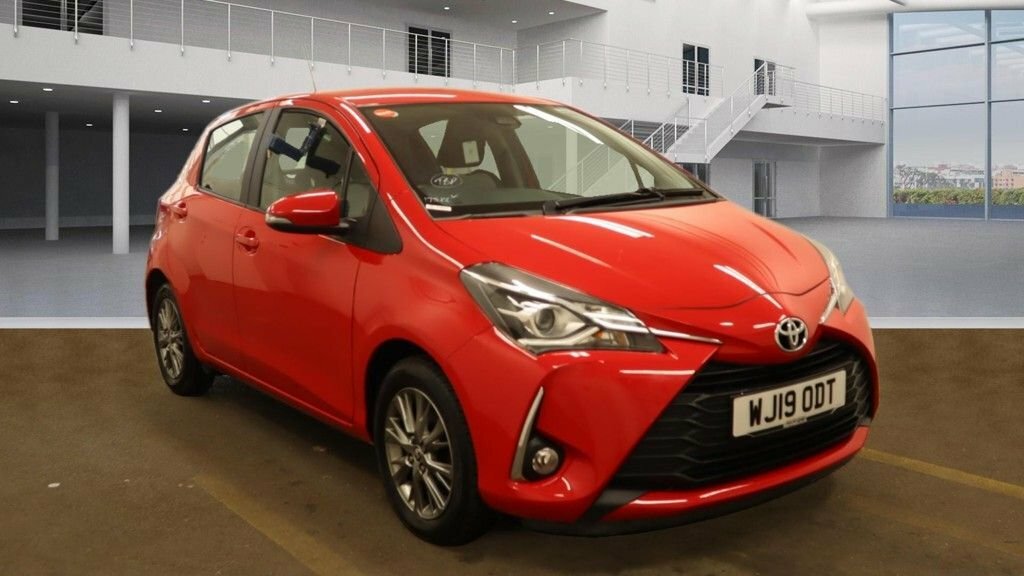Compare Toyota Yaris 1.5 Vvt-i Icon 110 Bhp WJ19ODT Red