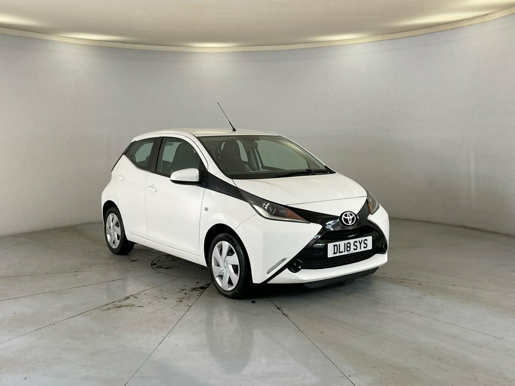 Compare Toyota Aygo Vvt-i X-play DL18SYS White