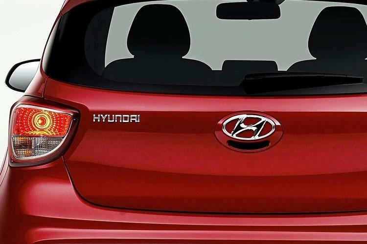 Compare Hyundai I10 1.2 Premium Se FM17RVA Blue