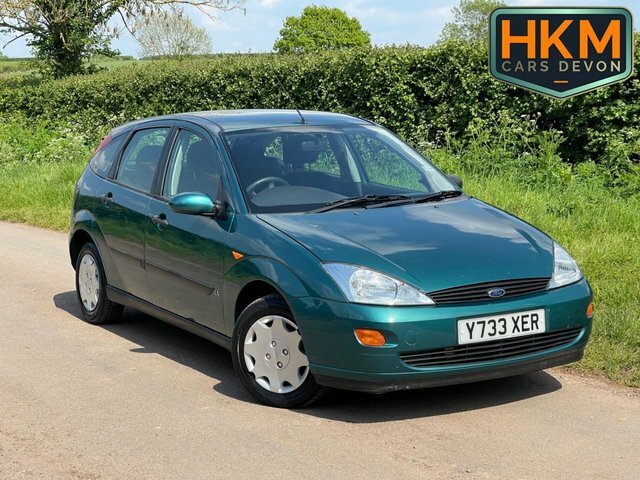 Compare Ford Focus 1.6 LX 99 Bhp Y733XER Green