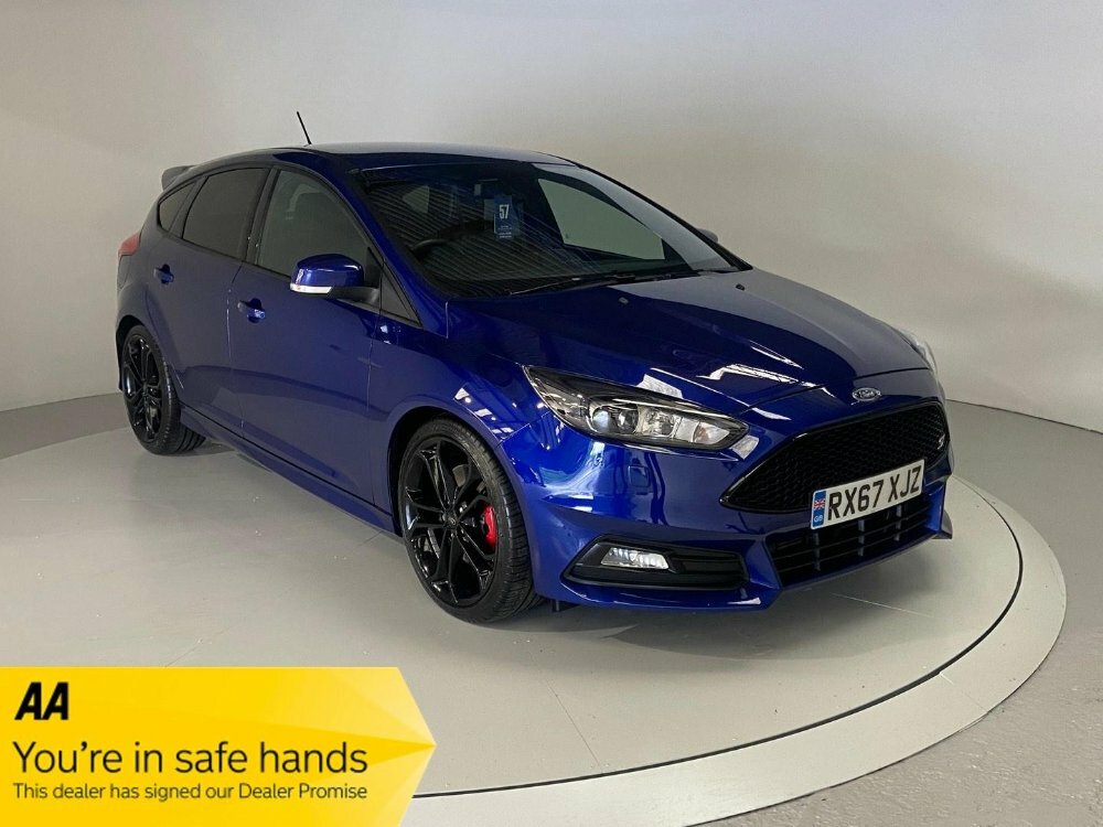 Compare Ford Focus 2.0T Ecoboost St-3 Euro 6 Ss RX67XJZ Blue