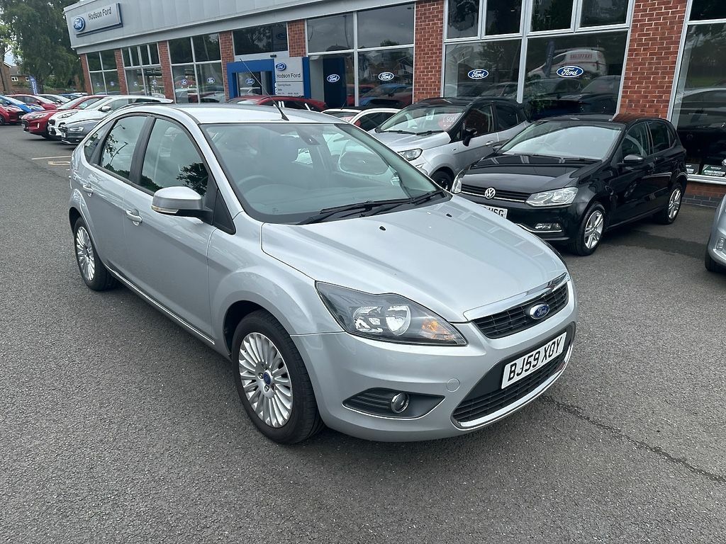 Compare Ford Focus 1.8 Titanium Hatchback 169 Gkm BJ59XOY Silver