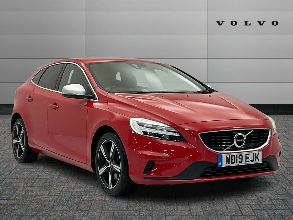 Volvo V40 T3 152 R Design Edition Geartronic Red #1