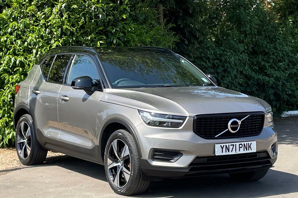 Compare Volvo XC40 Recharge T4 R-design Only YN71PNK 