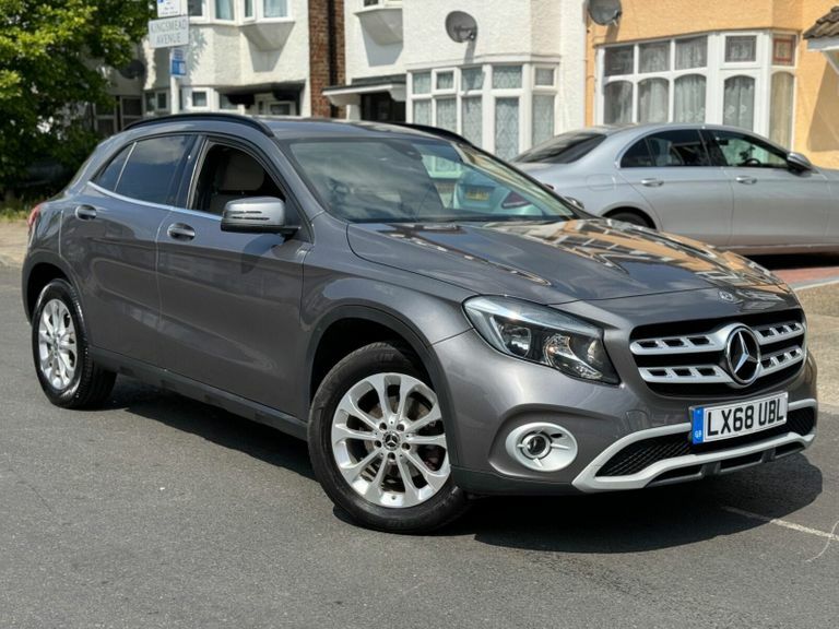 Compare Mercedes-Benz GLA Class 1.6 Gla200 Se 7G-dct Euro 6 Ss LX68UBL Grey