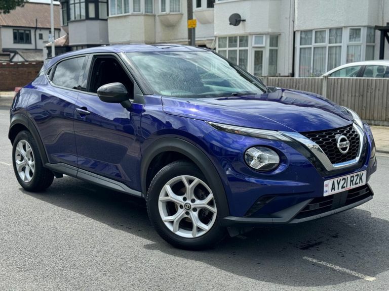 Compare Nissan Juke 1.0 Dig-t N-connecta Dct Euro 6 Ss AY21RZK Blue