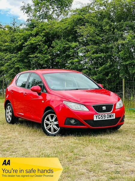 Compare Seat Ibiza 1.6 16V Se Dsg YG59OWH Red