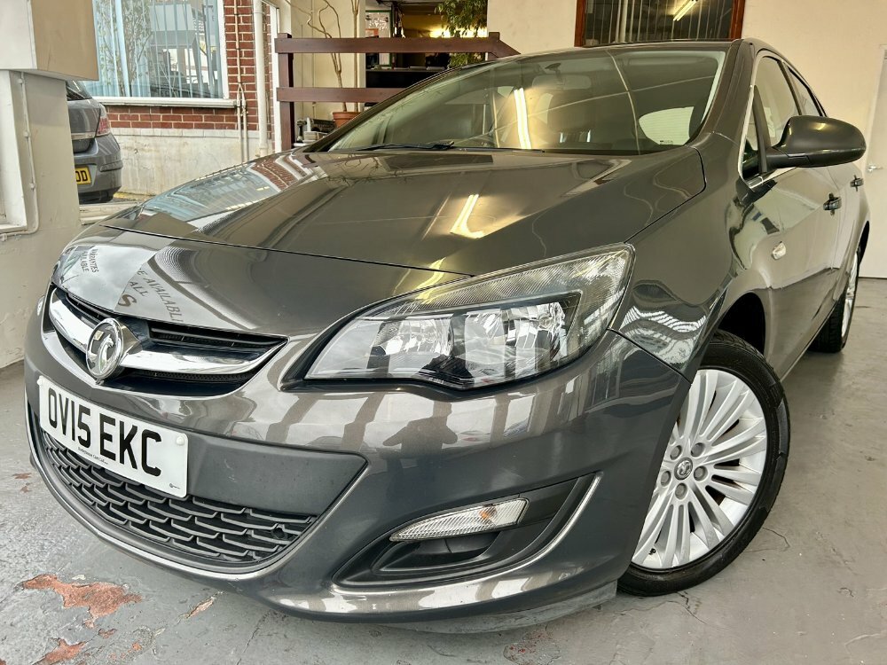 Compare Vauxhall Astra 1.6I Excite Hatchback Euro 6 11 OV15EKC Grey