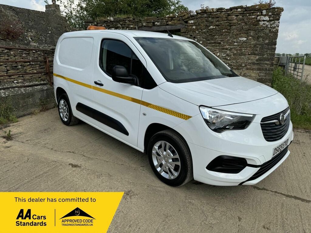 Compare Vauxhall Combo Combo 2300 Sportive Ss DS69EYD White