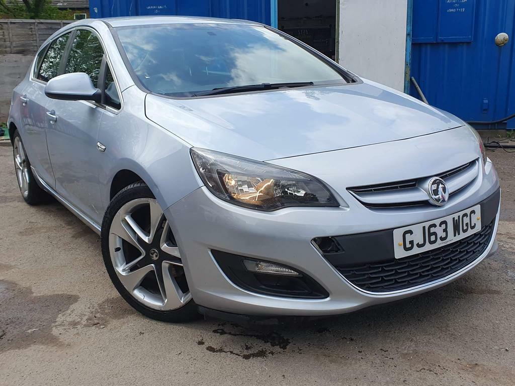 Compare Vauxhall Astra 1.6 16V Limited Edition Euro 5 GJ63WGC Silver