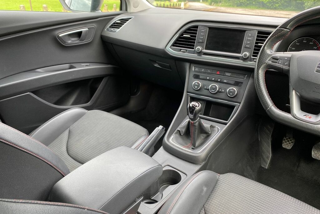 Compare Seat Leon 1.4 Tsi 125 Fr Black Technology BN16LRZ Silver