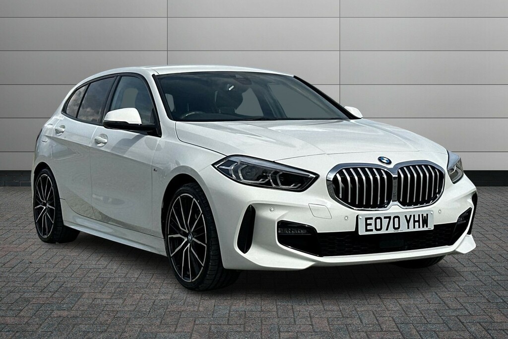 Compare BMW 1 Series 118I M Sport EO70YHW White