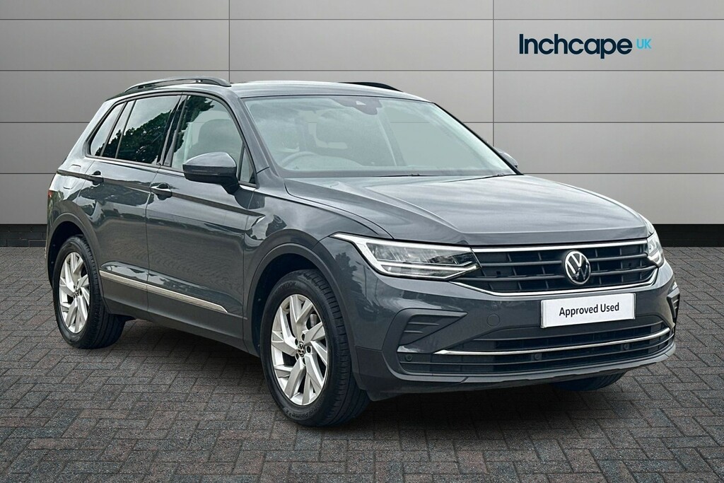 Compare Volkswagen Tiguan 1.5 Tsi 150 Life DN22FFE Grey