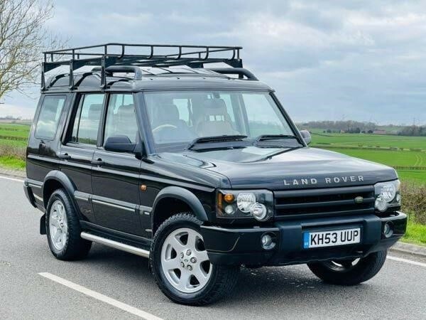 Compare Land Rover Discovery 4.0I V8 Es Premium 7 Seats KH53UUP Black