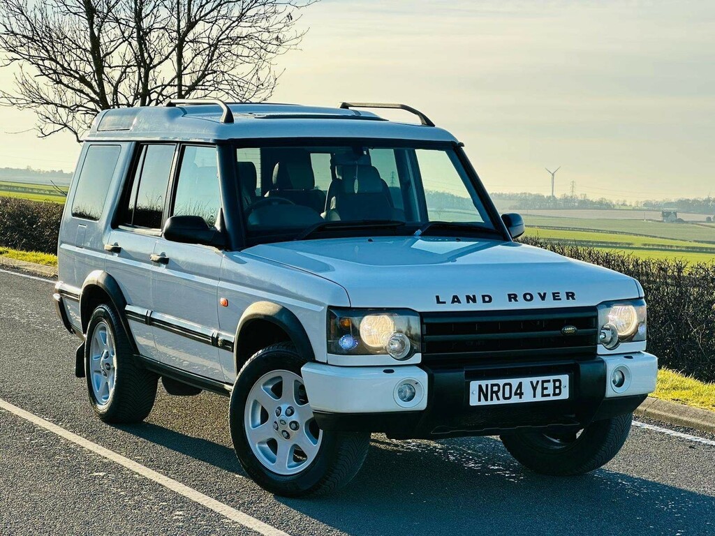 Compare Land Rover Discovery Discovery NR04YEB White