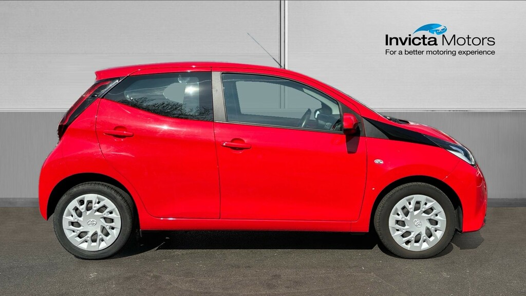 Compare Toyota Aygo X X-play BA19WXD Red