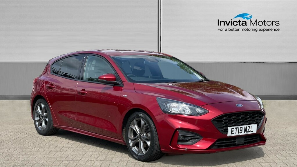 Compare Ford Focus St-line ET19MZL Red